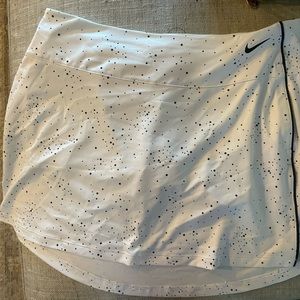 Nike dri- fit womens tennis or golf skirt. Brand new